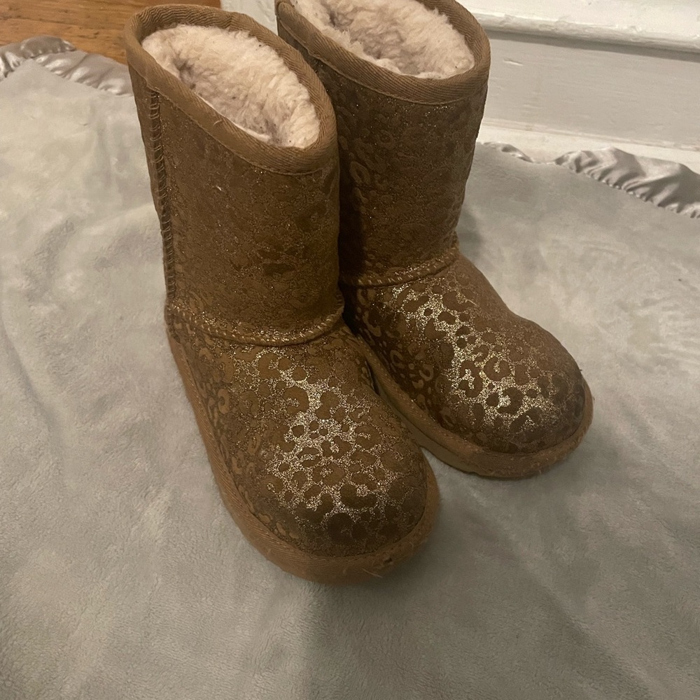 GIRLS SIZE 13 UGG Boot